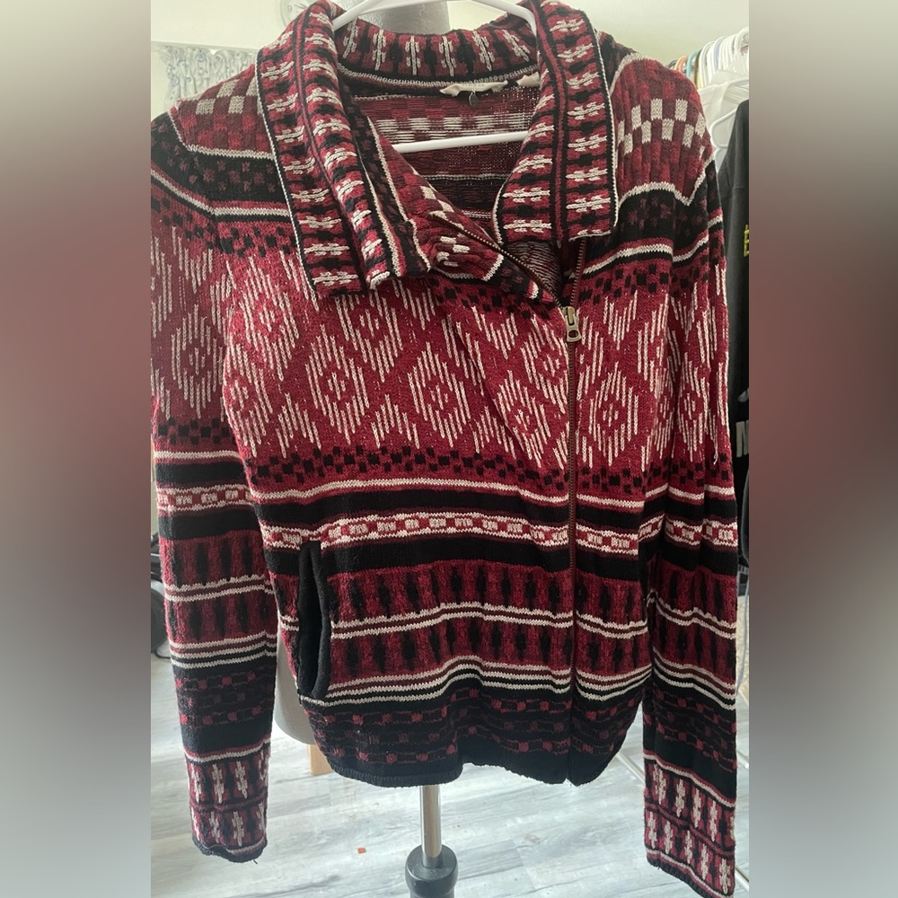 #008 Lucky Brand Sweater